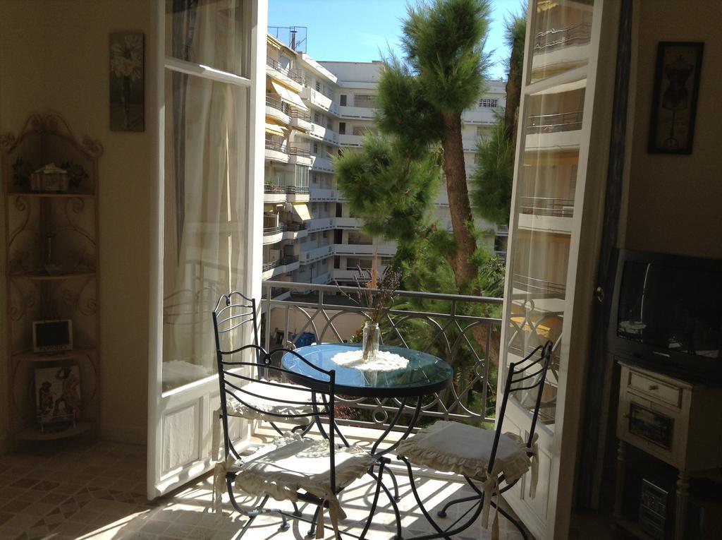 Cannes, Croisette, Palais Miramar Quarto foto